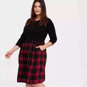Torrid 1X Plaid Fall Dress Pockets Dark Academia Black Red Preppy 3/4 Sleeve